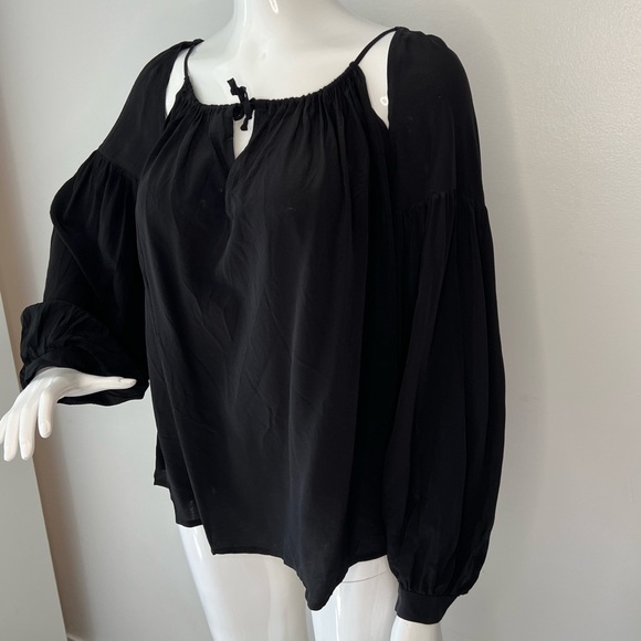 FRAME Cut Out Blouse - Picture 2 of 5